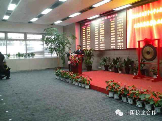 华夏星博挂牌上市 打造校企合作新格局 _生活